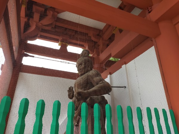 改修後の葛井寺の仁王様