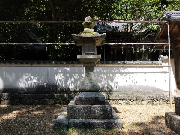 佐備神社の灯篭