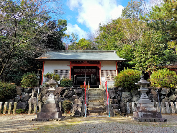 池之原神社の境内