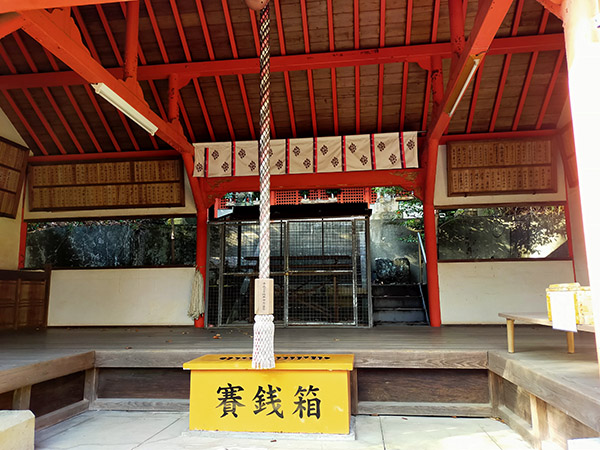 池之原神社の拝殿内