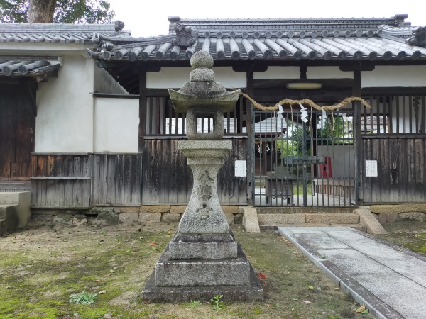 土師ノ里八幡神社の灯篭