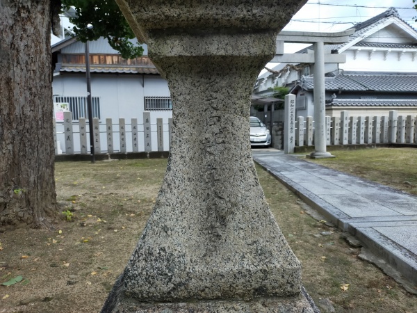 土師ノ里八幡神社の灯篭