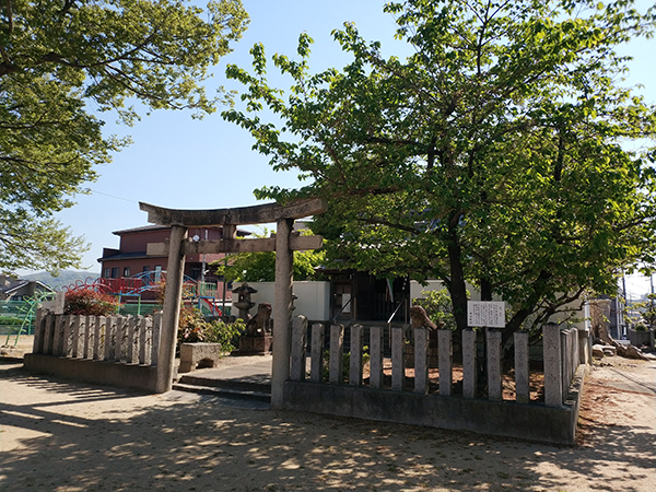 碓井八坂神社の全景