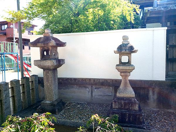 碓井八坂神社の灯篭