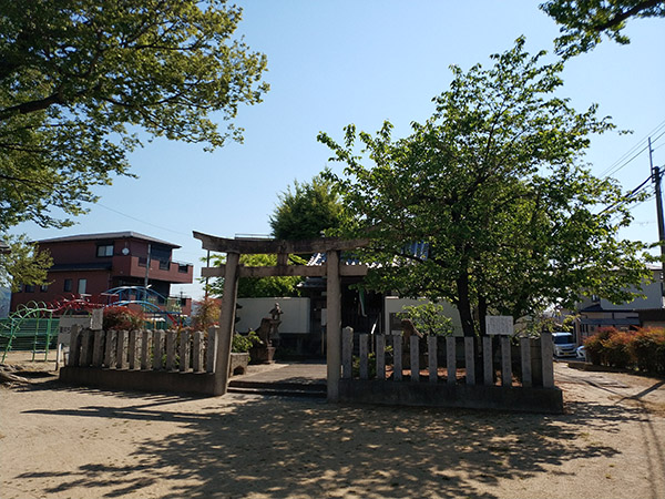 碓井八坂神社の全景