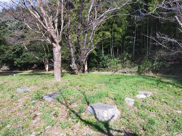 通法寺跡にある礎石