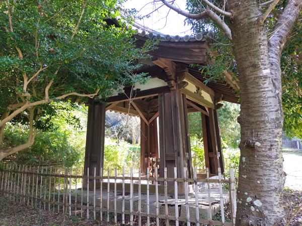 通法寺跡の鐘楼
