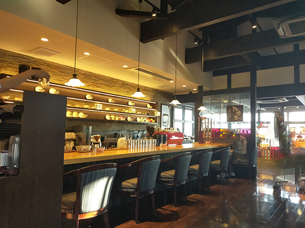 桜珈琲美原店の店内