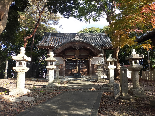 野中神社の境内
