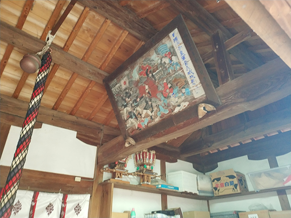 津堂八幡神社の拝殿内