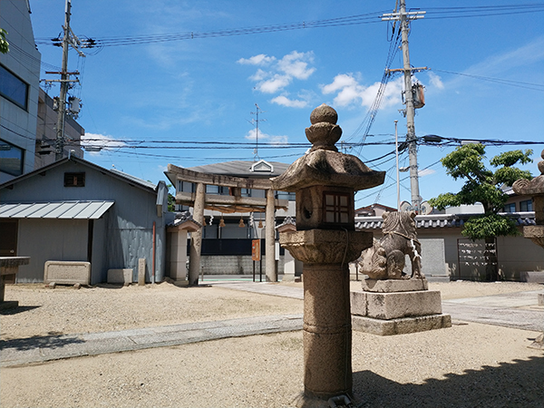 小山産土神社の境内