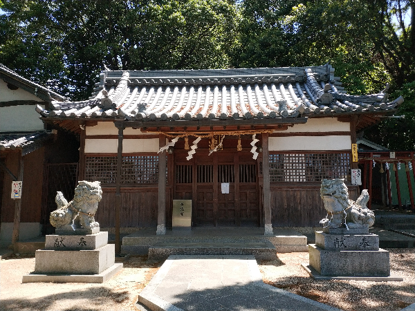 津堂八幡神社の拝殿