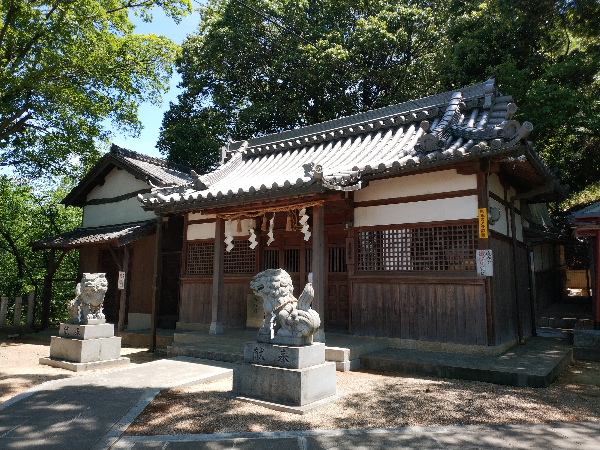 津堂八幡神社の拝殿