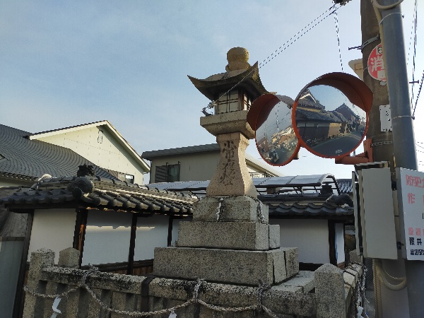 小山産土神社の途中にある石灯篭