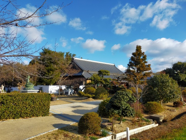 龍雲寺の境内
