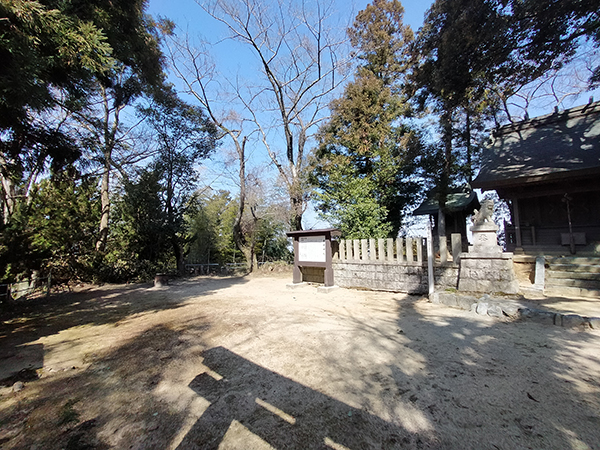 金峰神社の境内