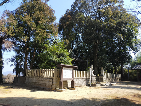 金峰神社の境内