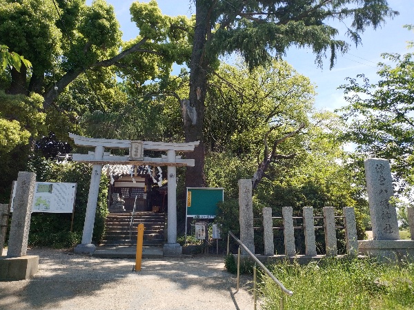 津堂八幡神社の入口