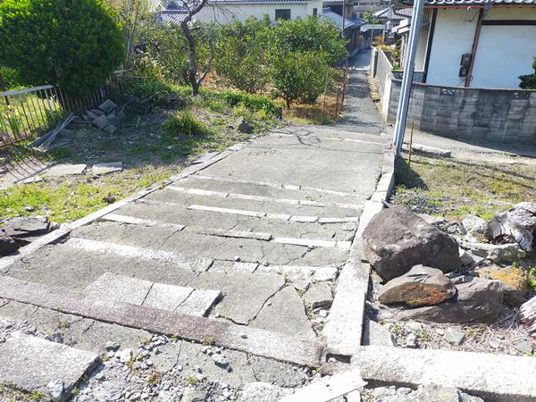 春日西之宮跡地の参道