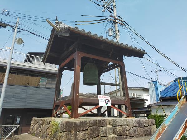 中村神社跡にある鐘楼
