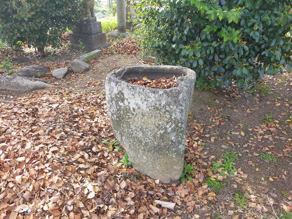 中村神社跡の手水盤