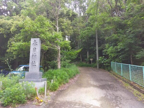 彼方春日神社の駐車場