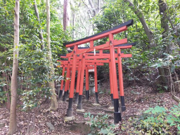 彼方春日神社の梶原大明神