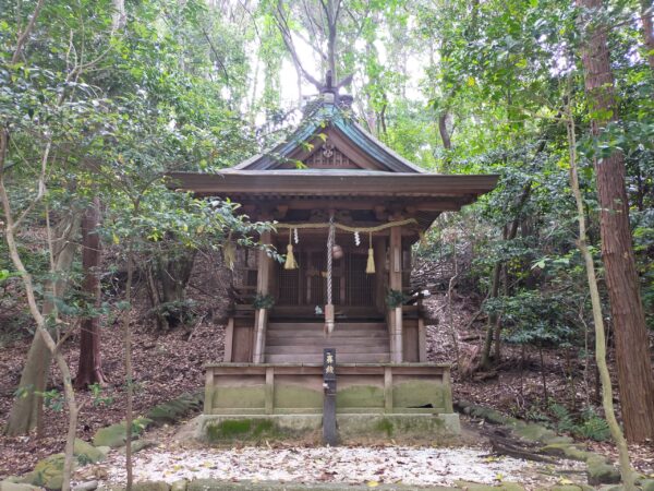 彼方春日神社の白山社