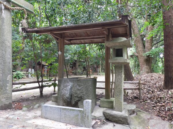 彼方春日神社の手水舎