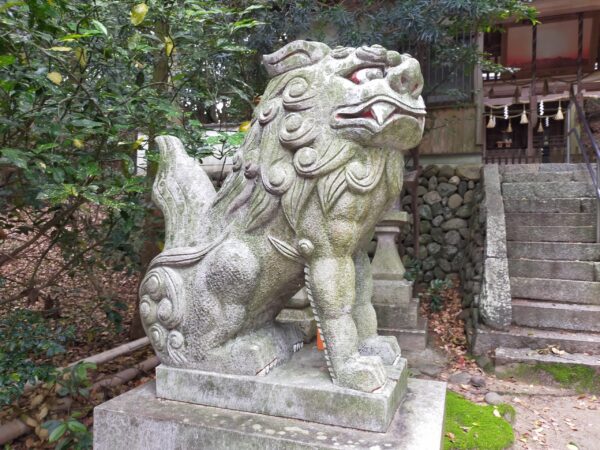 彼方春日神社の狛犬