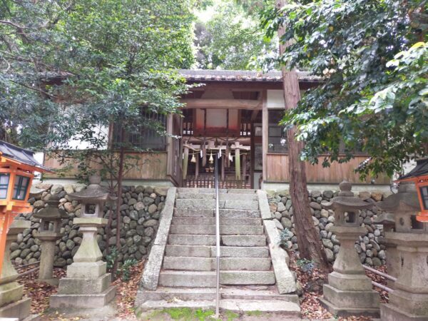 彼方春日神社の拝殿