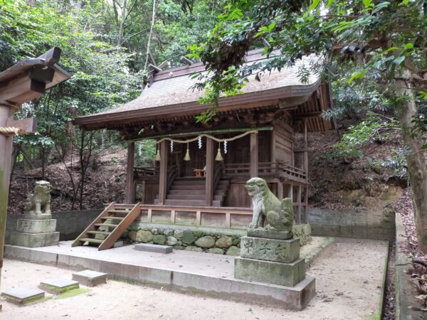 彼方春日神社の本殿