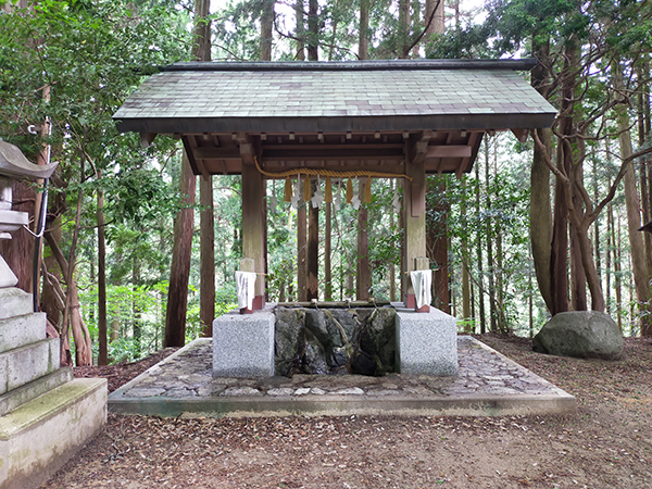 千早神社の手水舎