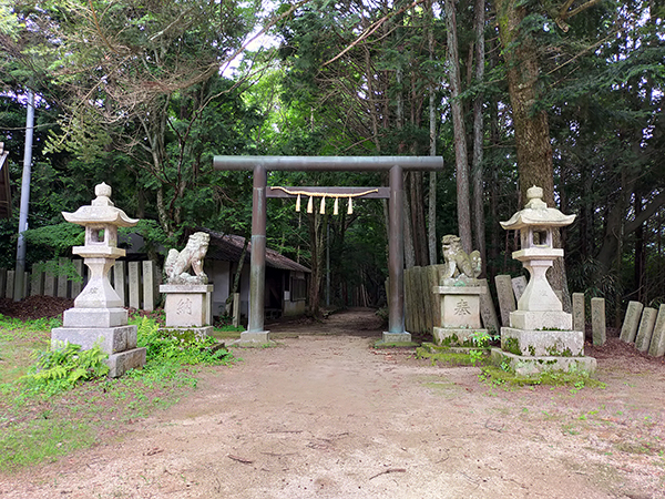 千早神社の参道